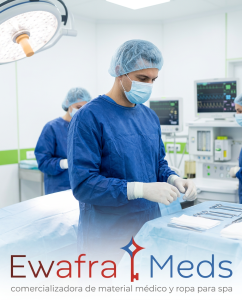 Ropa desechable médica para hospital: bata quirúrgica, gorro y cubrezapatos en quirófano